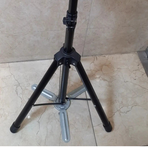 سهپایهسرمانکن هلدردار